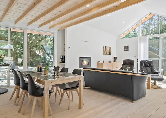 3 Bedroom Awesome In Ans By 別荘 Roe